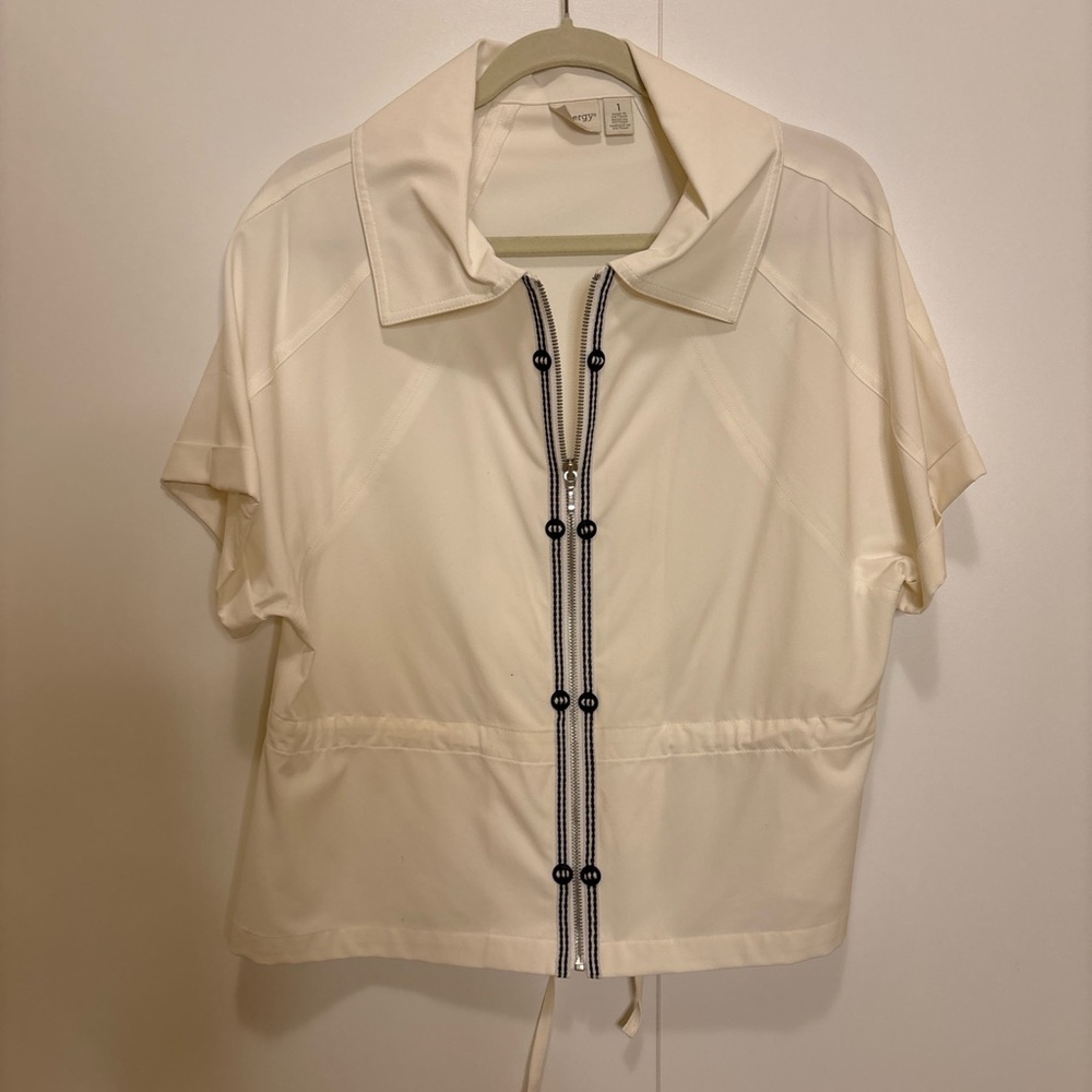 Chico’s Zenergy Winter White Zip Front Top – Size 1
